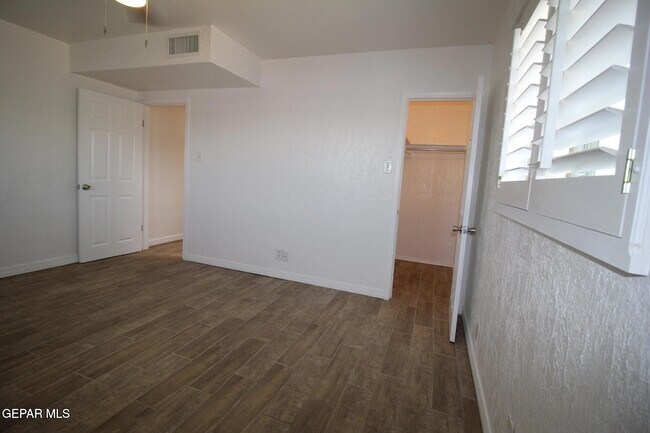 Building Photo - 2529 Jackson Ave