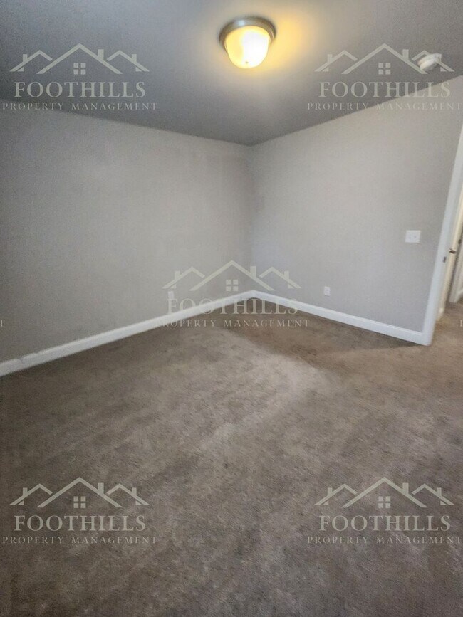 Building Photo - 104 David St