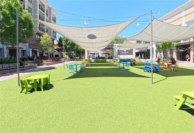 Building Photo - 120 Grand Cres