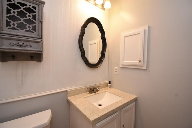 Building Photo - 1110 Ferndale Ct