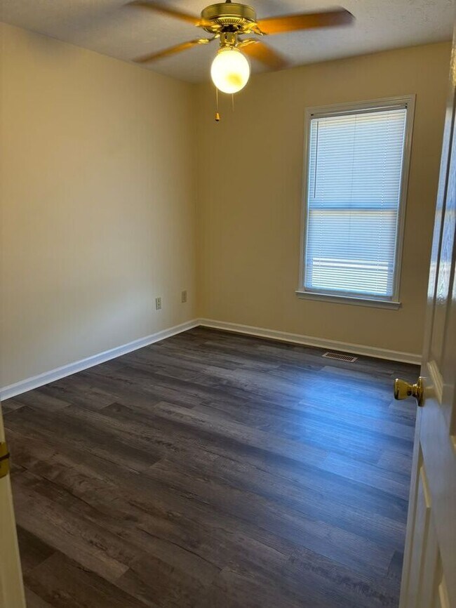 Building Photo - 3816 Hagge St