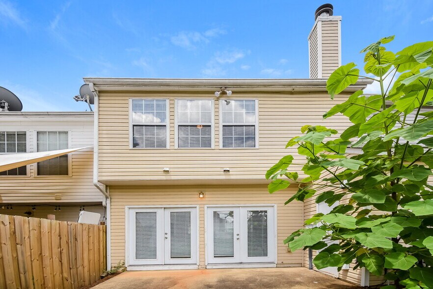 Building Photo - 23 Highoak Dr