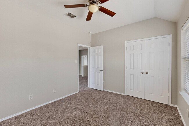 Building Photo - Great Home with Room To Grow in Southbrook!