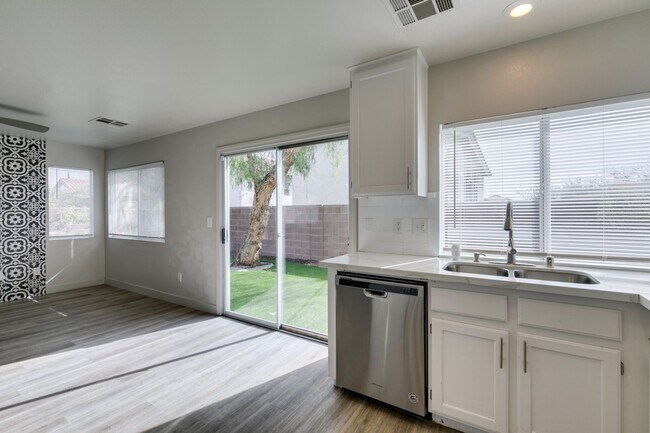 Building Photo - SUMMERLIN BEAUTY WITH TONS OF UPGRADES*3 LARGE BEDROOMS*COMMUNITY POOL*