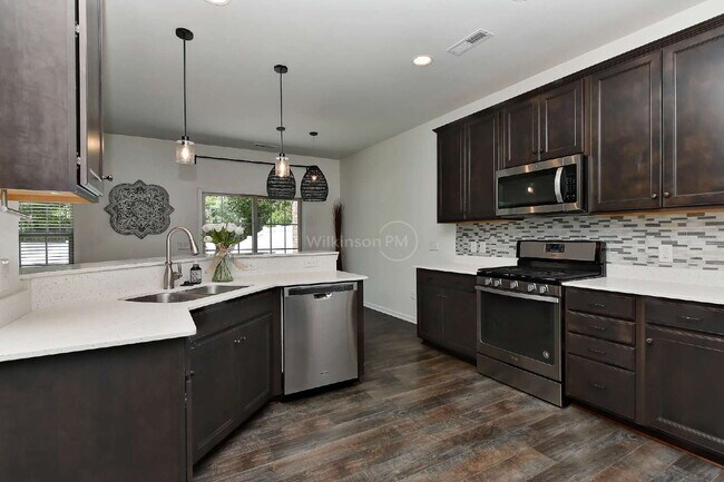 Building Photo - Sought-after 3BR/2.5BA Townhome in Desirab...