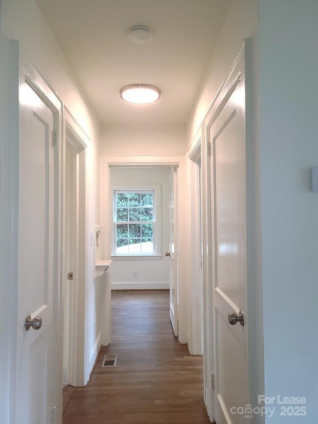 Building Photo - 2114 Brandon Cir