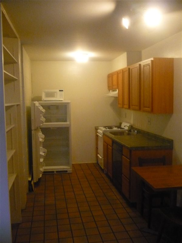 Building Photo - 2 br, 1 bath Apartment - 1317 Wilmot St #1