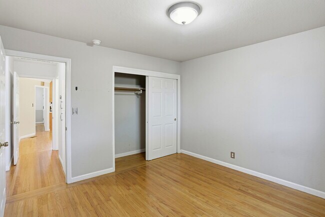 Building Photo - 933 Barstow Ct