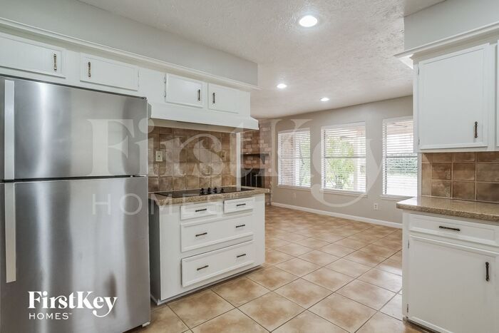 Building Photo - 21419 Park Willow Dr