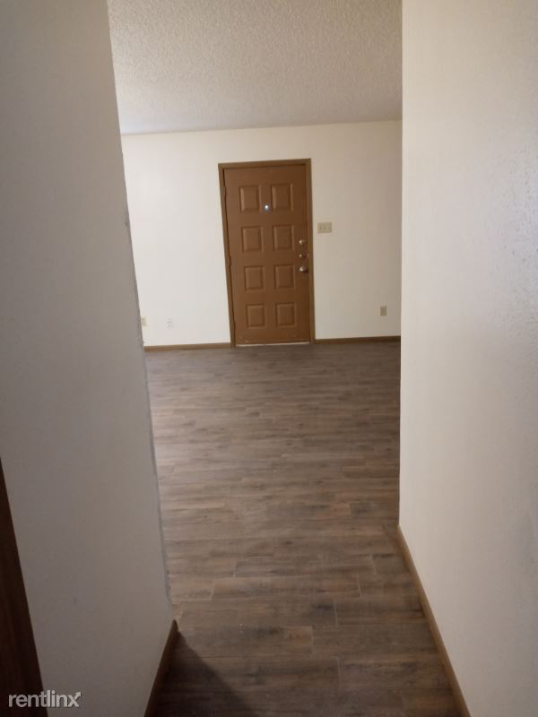 Building Photo - 6040 Bedford Dr
