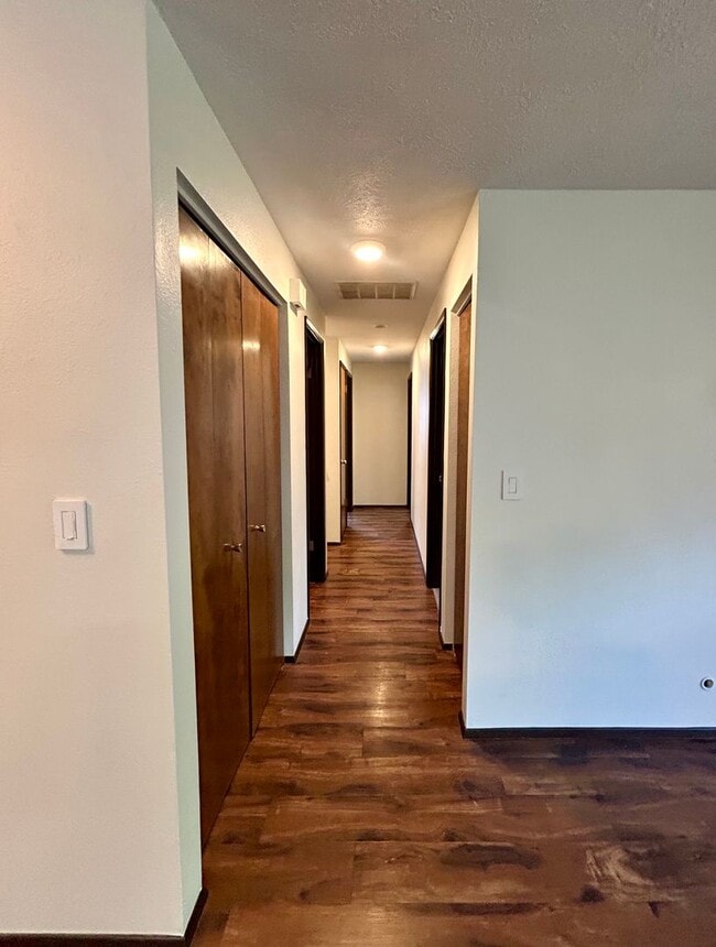 Building Photo - Charming Single Level Home - Keizer