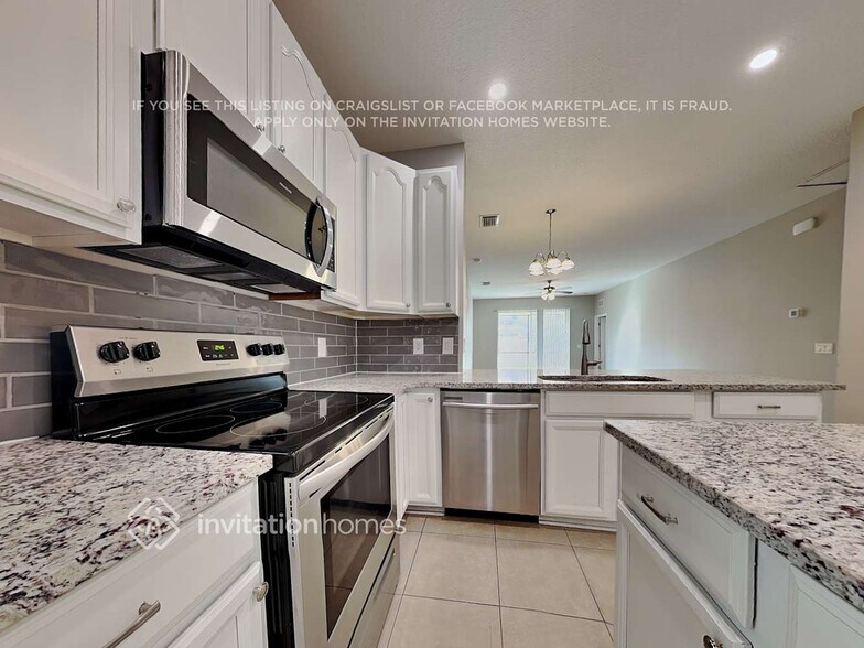 Building Photo - 5905 Lilac Lake Dr