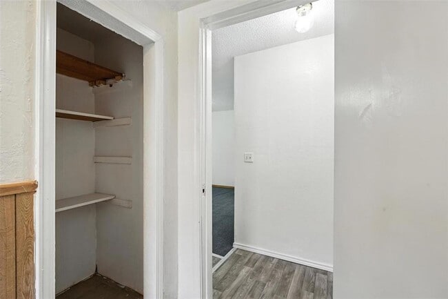 Building Photo - A must see 3 bedroom 2 bath in El Reno!