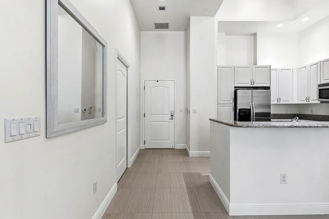 Building Photo - 701 S Olive Ave