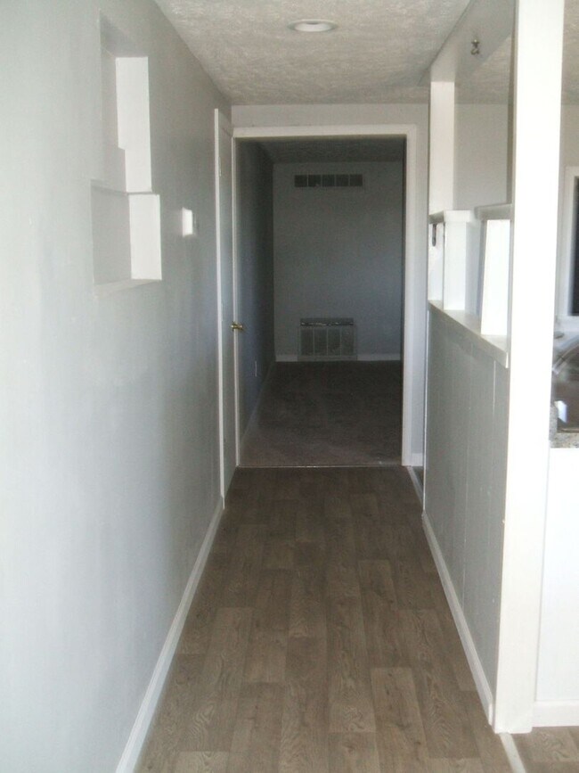 Building Photo - 1176 Red Hill Rd