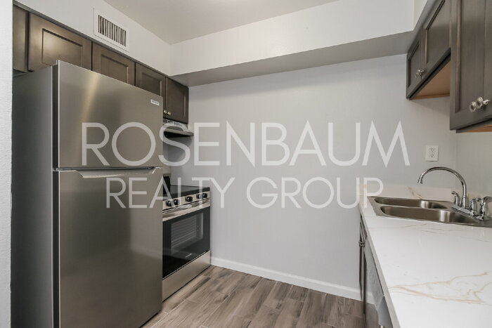 Building Photo - 1050 W University Dr