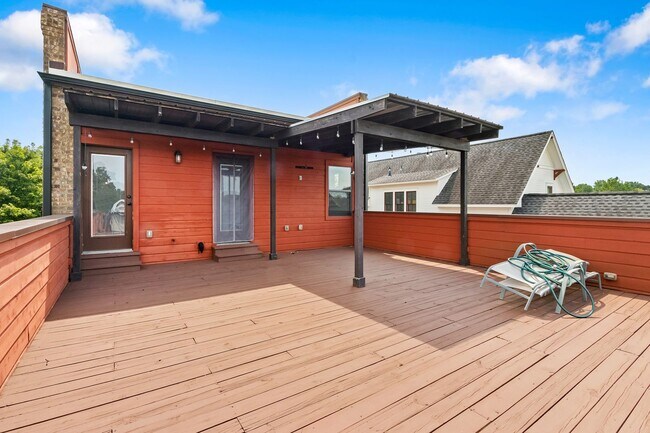Building Photo - Prime Fayetteville Location with Easy Access to Amenities!