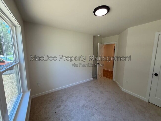Building Photo - 387 Forest Grove Rd