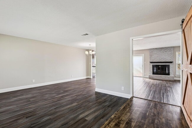 Building Photo - 5900 Gateshead Dr