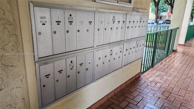 Building Photo - 9405 W Flagler St