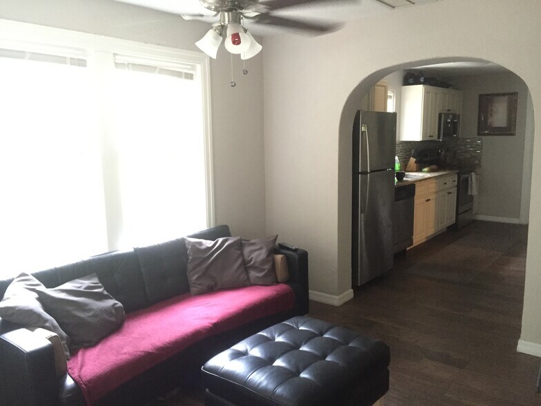 Building Photo - 873 10th Ave S