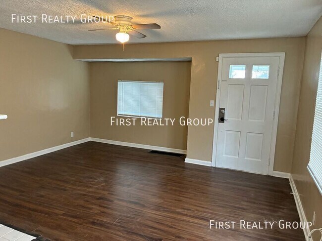 Building Photo - 2924 Preston St