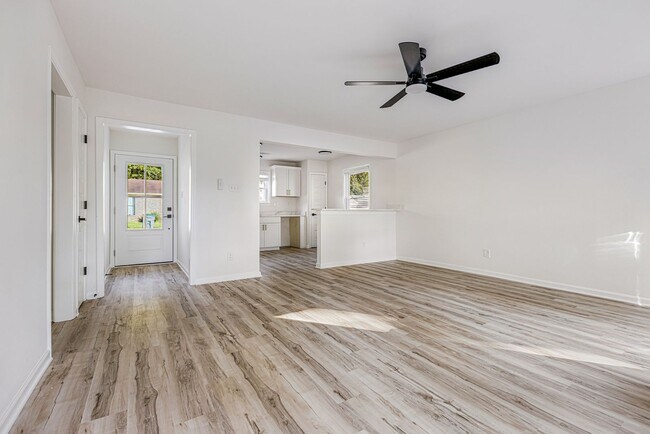 Building Photo - 3869 Cedar Path Dr