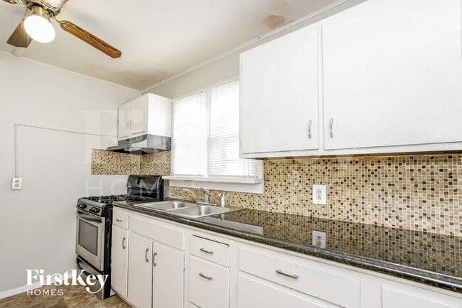 Building Photo - 1411 Lindley Ave