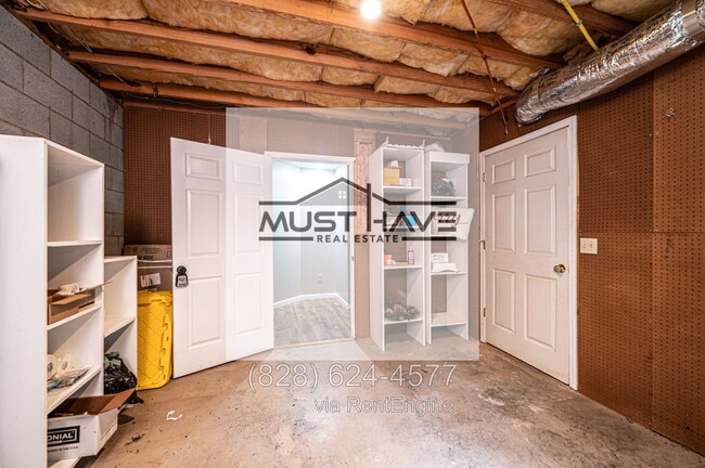 Building Photo - 5700 Crown Ter