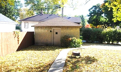 Building Photo - 2000 Como Ave SE