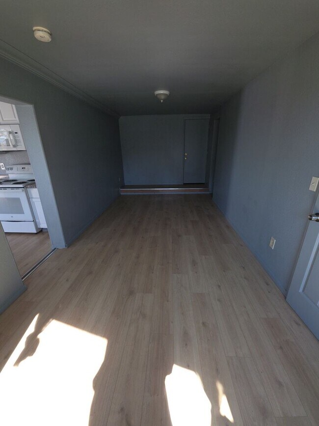 Building Photo - 9198 Glenhaven Dr