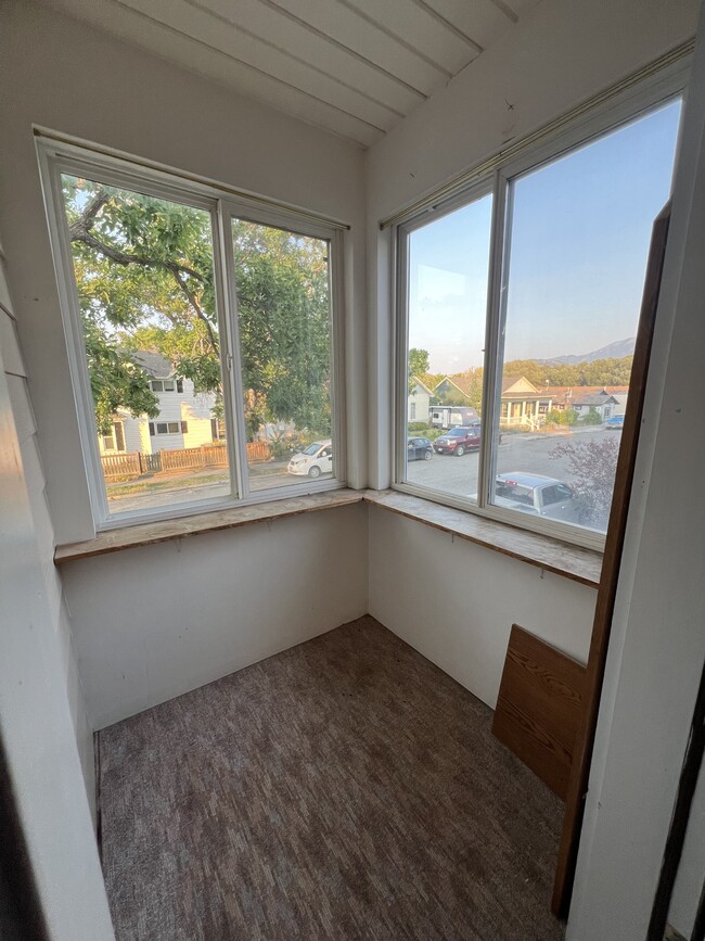 Building Photo - 201 W Geyser St