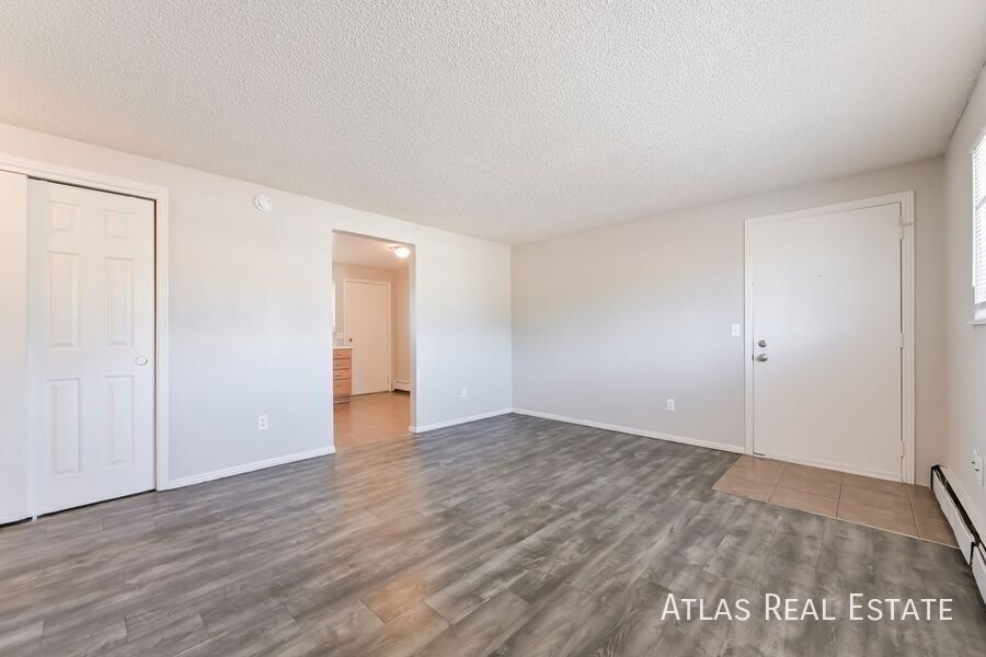 Building Photo - 910 Bishop Ct