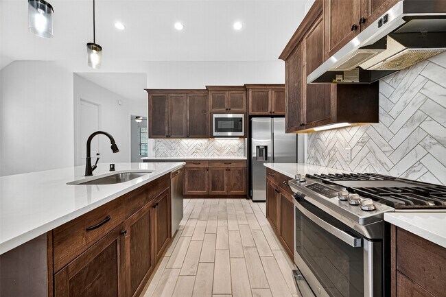 Building Photo - 10727 River Walk Dr
