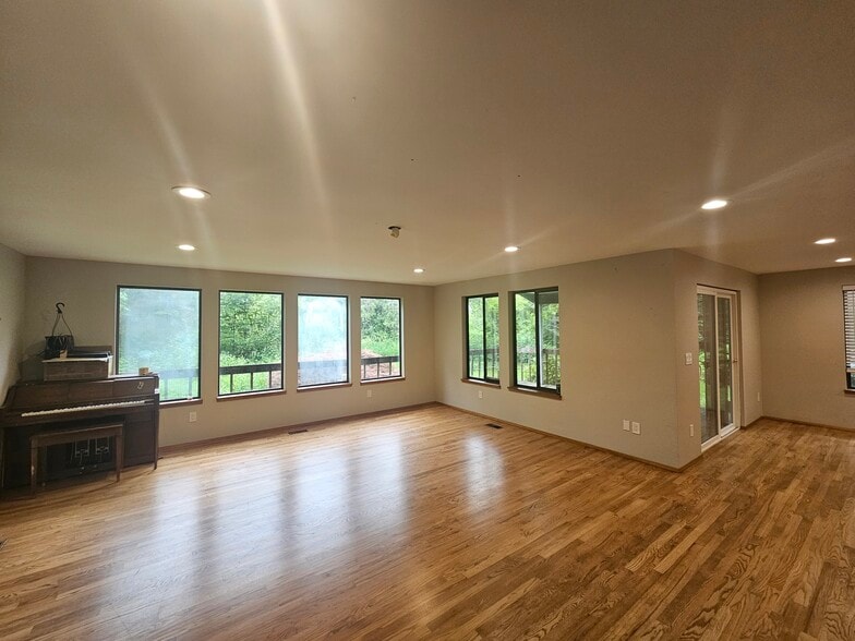 Family room - 19845 NE 133rd St