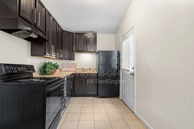 Building Photo - 153 Little St SE