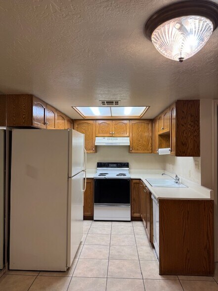 Building Photo - 777 S 400 E