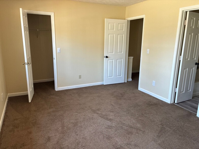 Building Photo - Room in Townhome on Patterson Cir