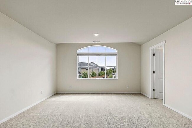 Building Photo - Your Ideal Home in Puyallup Awaits – Peaceful, Modern, Perfectly Located.