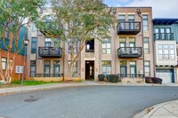 Building Photo - Freshly Painted South End Condo!