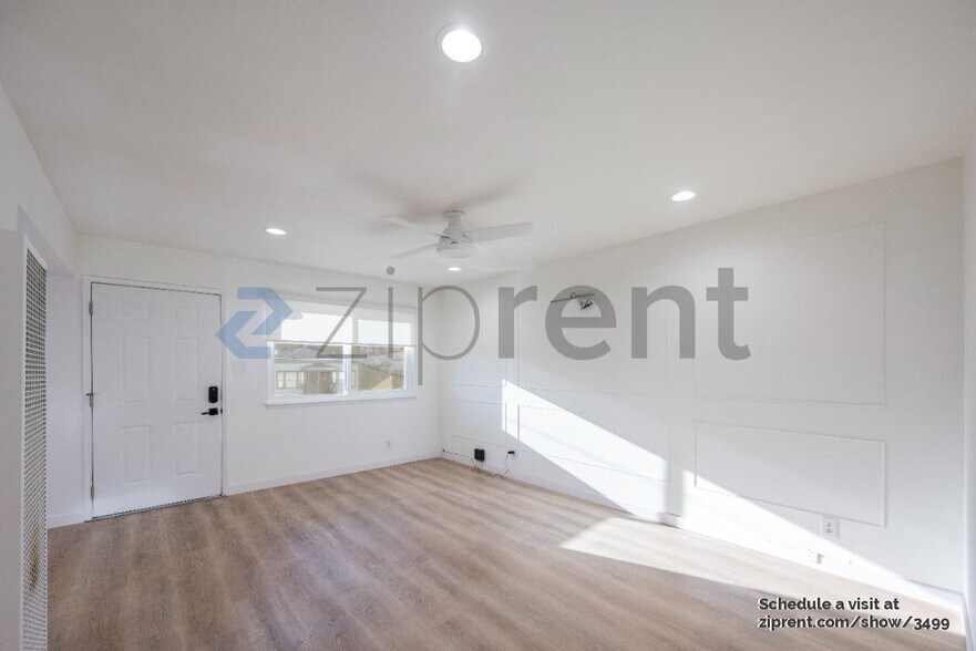 Building Photo - Unit