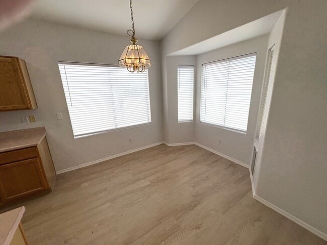 Building Photo - Sunrise & Sabino Canyon Four Bedroom Rental