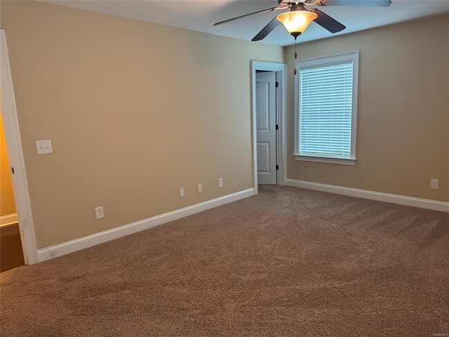 Building Photo - 436 Sydney Dr N