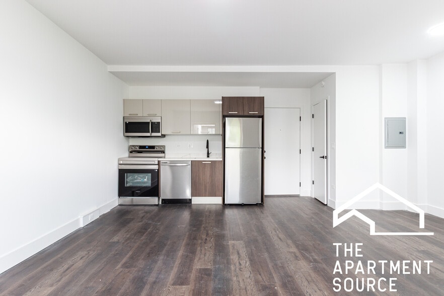 Building Photo - 5651 N Ashland Ave