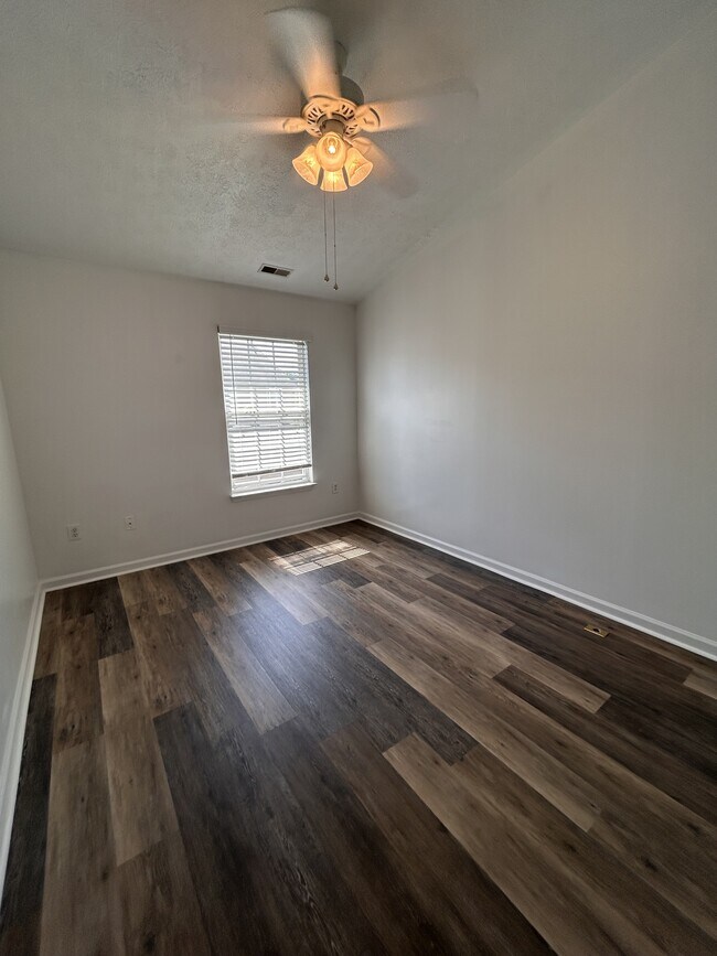 Building Photo - 5047 Leasdale Rd