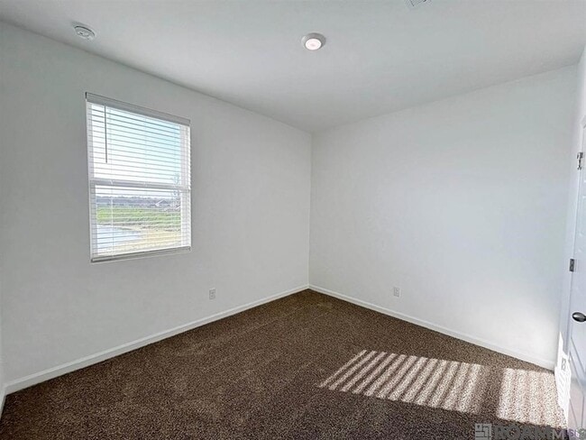 Building Photo - 1047 Drago Dr