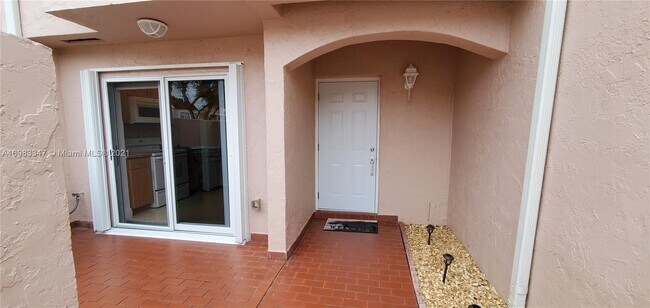 Building Photo - 6518 SW 129th Ave