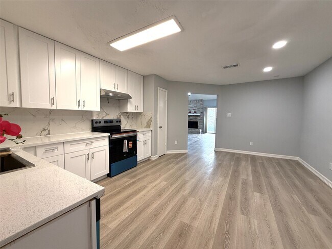 Building Photo - 8322 Sandy Glen Ln