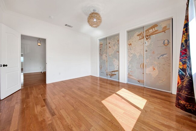 Building Photo - 552 N Madison Ave