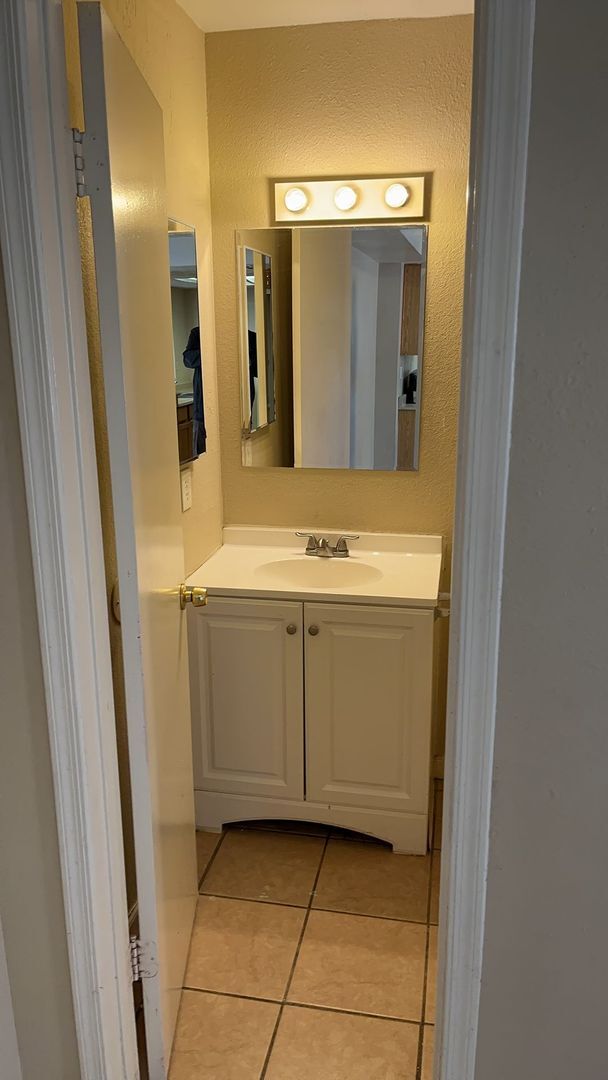 Building Photo - Condo in HALLCRAFT VILLAS EAST